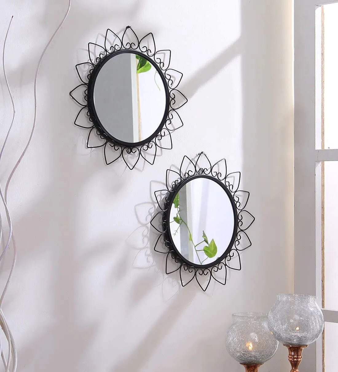 Arsalan Iron Decorative Mirror Wall Mounted Hanging Mirror Sculpture Metal Hearts Design Modern Art Mirror Home Dcor Pack Of 2 (Black, 33 X 33 Cm)(Framed )