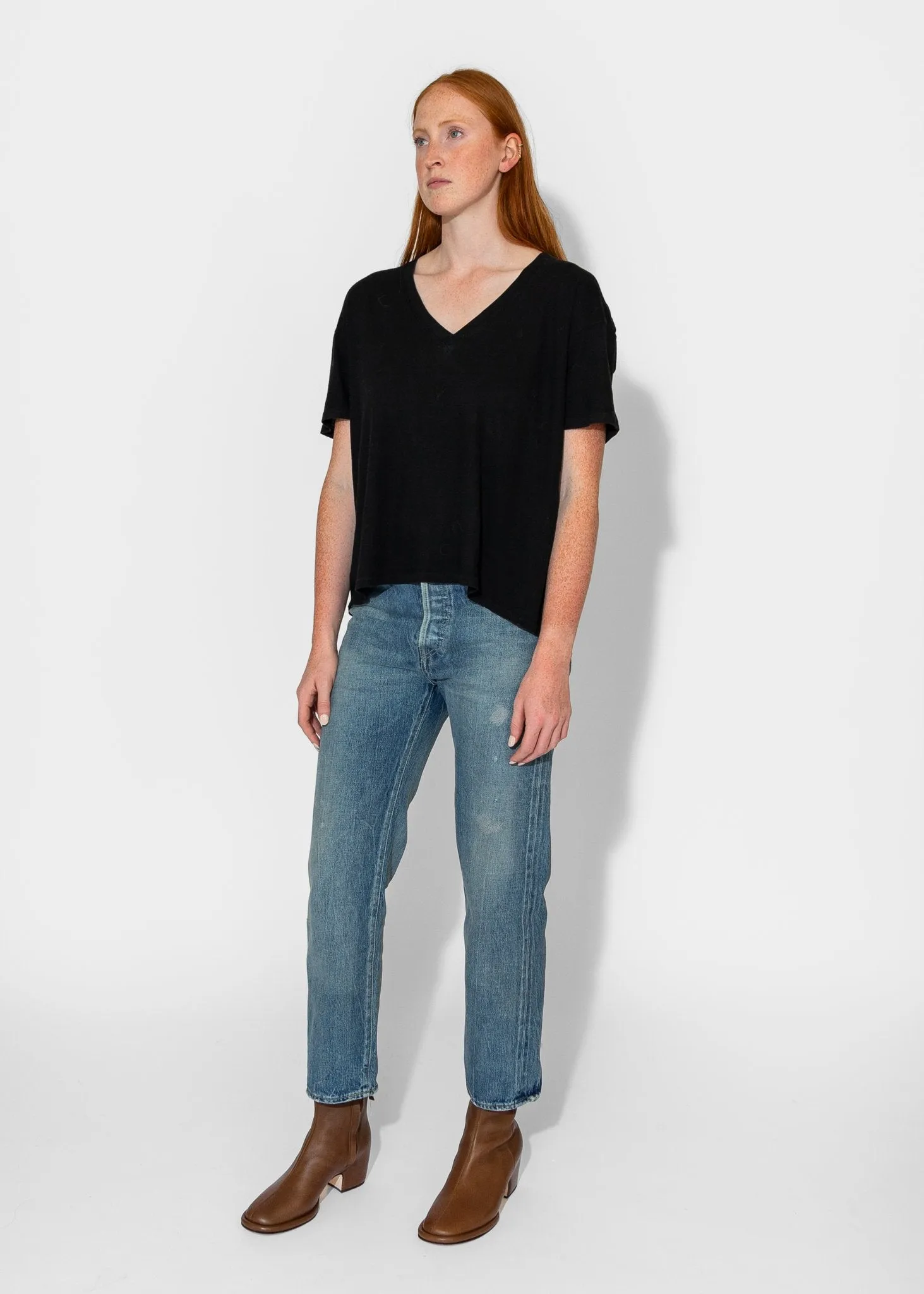 V-Neck Boxy Seamless V in Cashmere Black