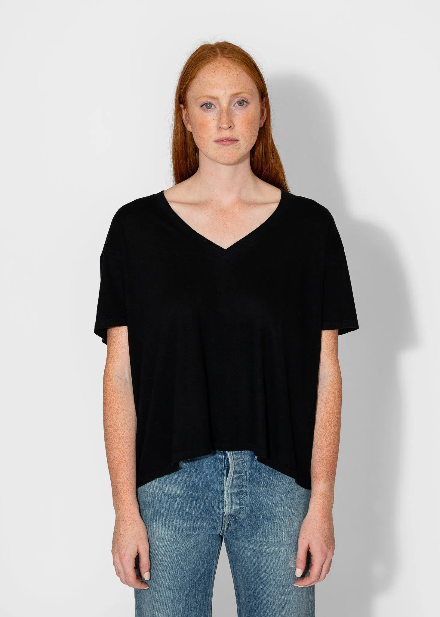 V-Neck Boxy Seamless V in Cashmere Black