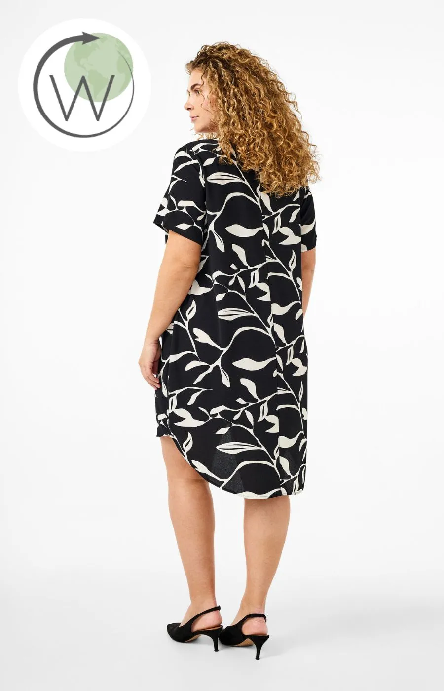 Zizzi Anni Dress in Black With Leaf Print